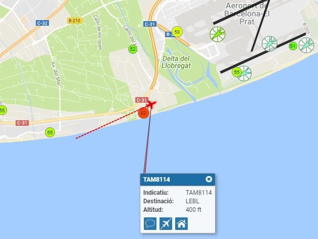 Aterratge d'un avi� a la tercera pista de l'aeroport de Barcelona-El Prat (7 febrer 2018 - 15:07h)